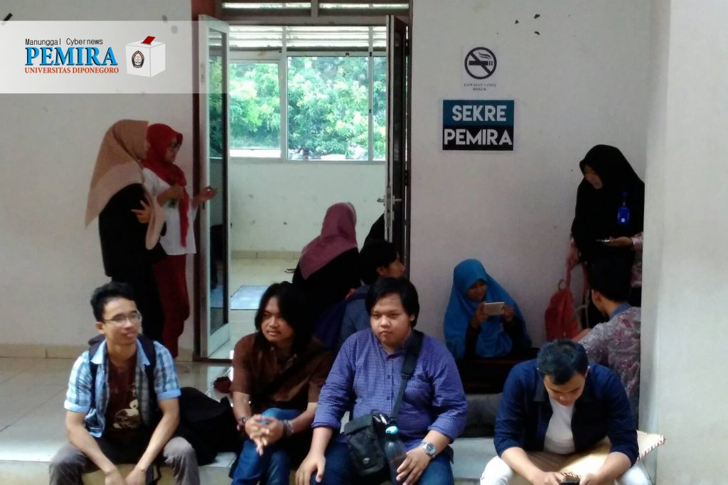 Keadaan Sekretariat Pemira Undip menjelang penutupan pendaftaran pada Rabu (25/10). (Jazaak/Manunggal)